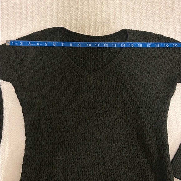 American Eagle Outfitters Forest Green Knit V-Neck Sweater - Size XS - Picture 6 of 8